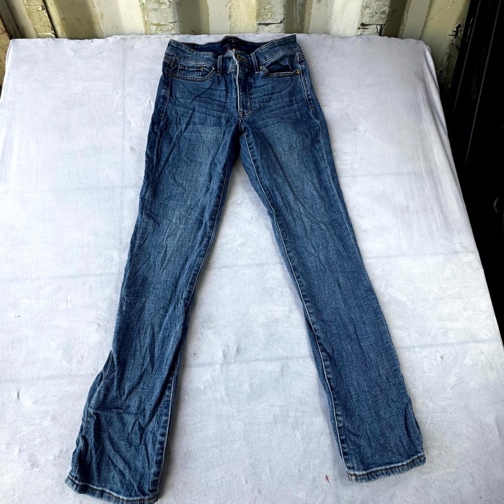Tommy Hilfiger Classic Fit Slim Straight Leg Jeans Womens 2 Blue Denim Whiskered